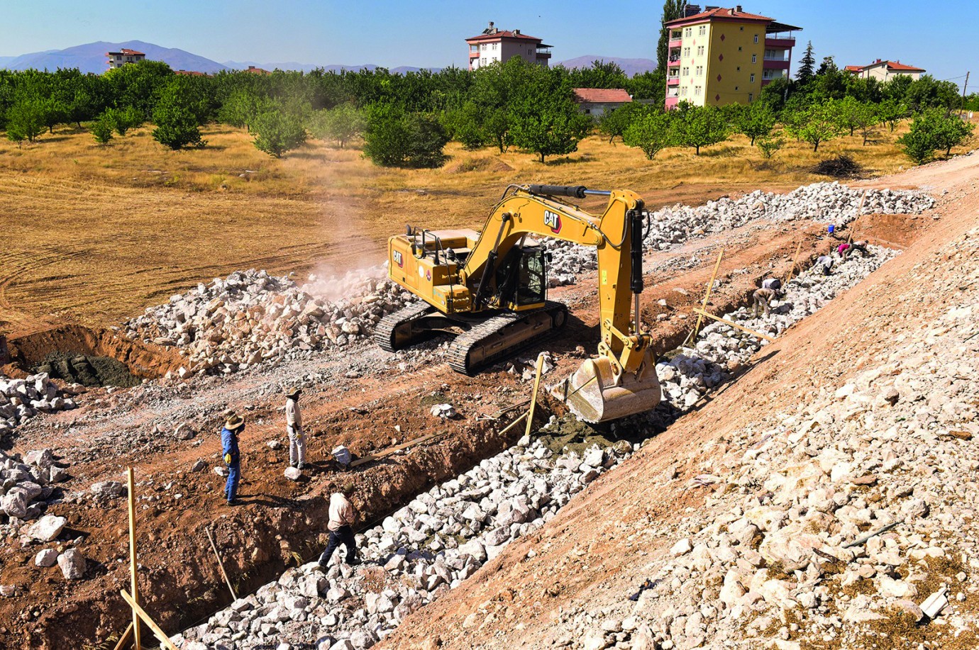 Kuzey Kuşak Yolu’nda istinat duvarı çalışması