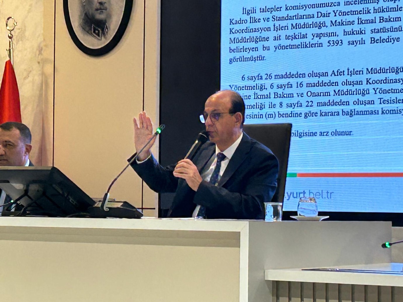 'Sırf partiliniz diye kapatmış olacaksınız'