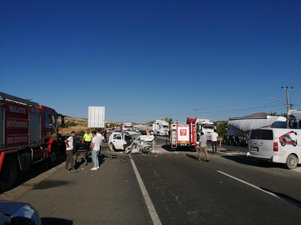 Malatya'da feci kaza: 2 ölü, 4 yaralı