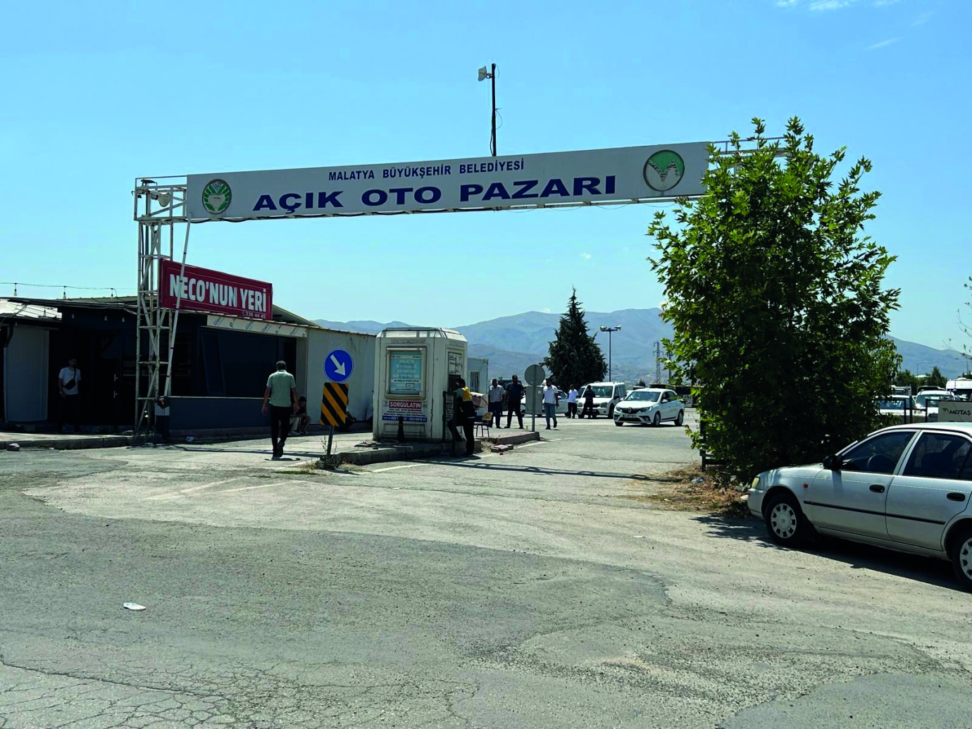 Açık Oto Pazarına Sıcak Hava Darbesi