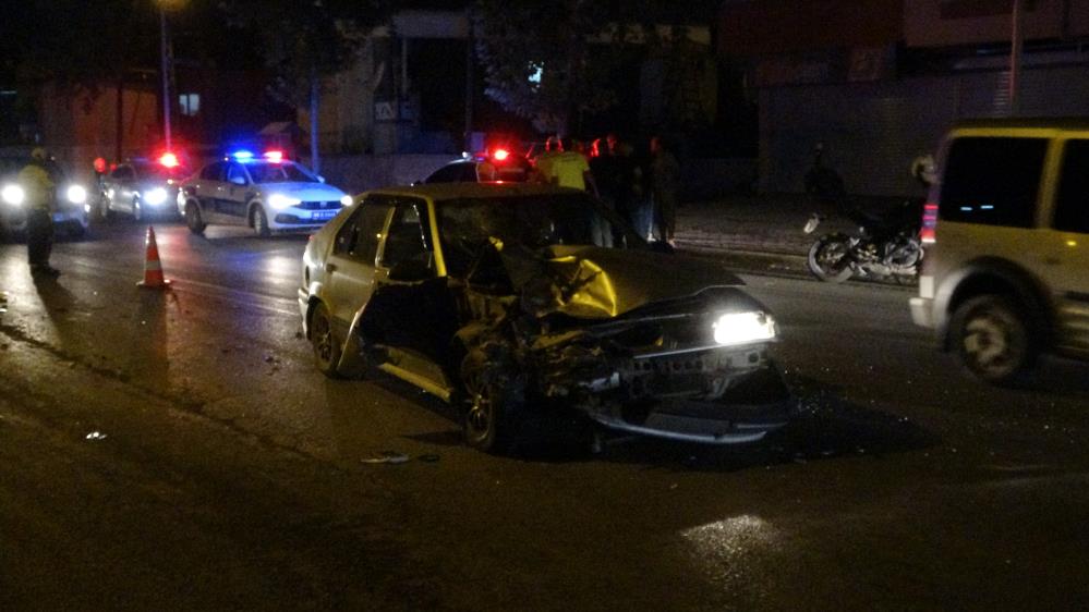 Kazazede yakınları otomobili taş yağmuruna tuttu