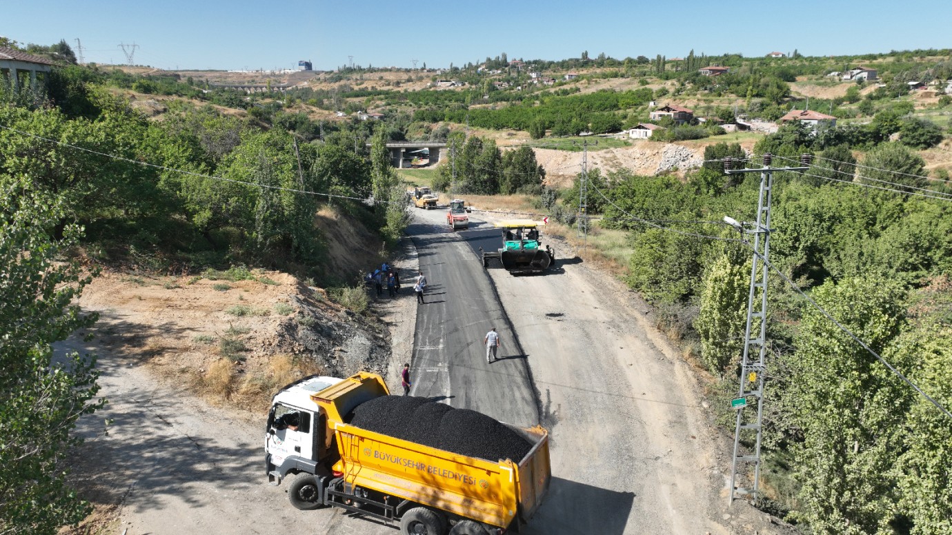 Şahnahan'da yol yenileme çalışmaları