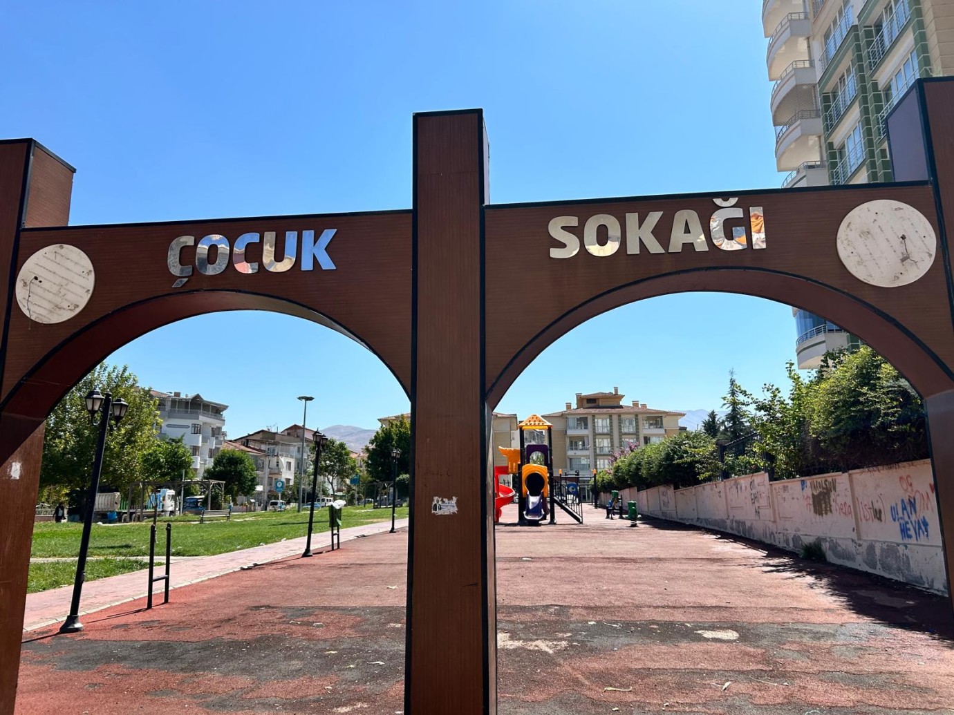 Çocuk Sokağının bakımsızlığı tepki çekiyor