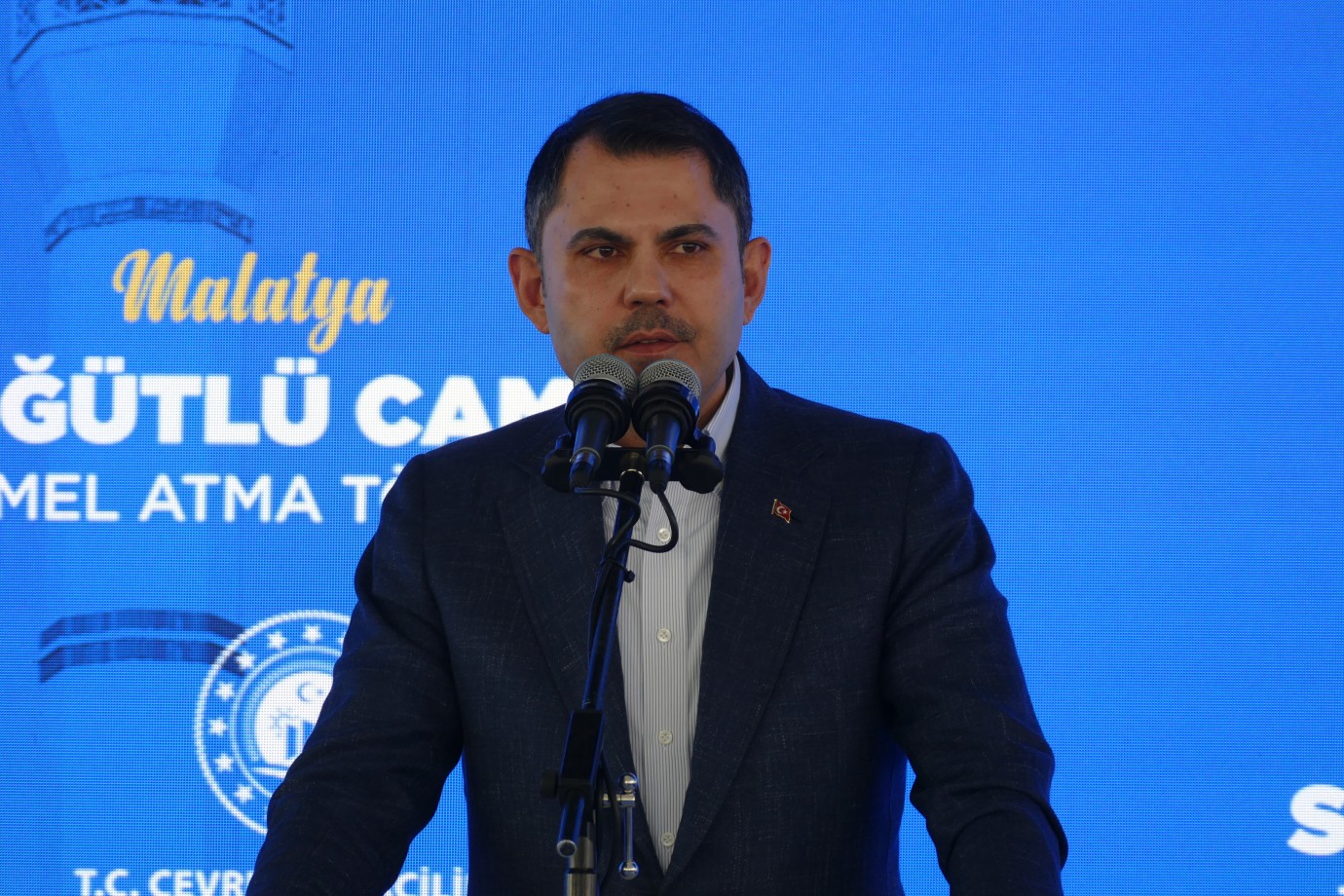 Bakan Kurum'dan müteahhitlere ince ayar