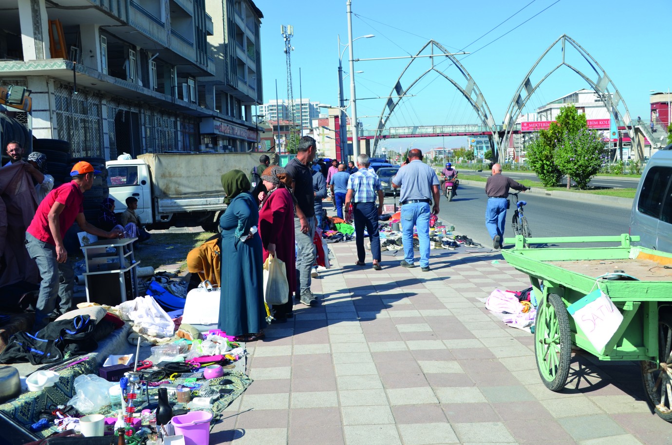 Hayat Pahalılığı İkinci Ele Yönlendiriyor