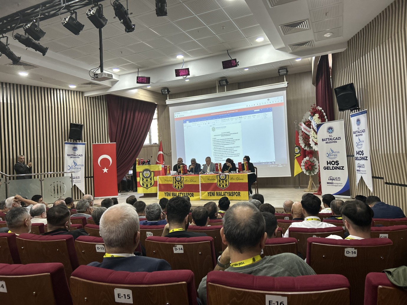 YMS’de borç 744 milyon