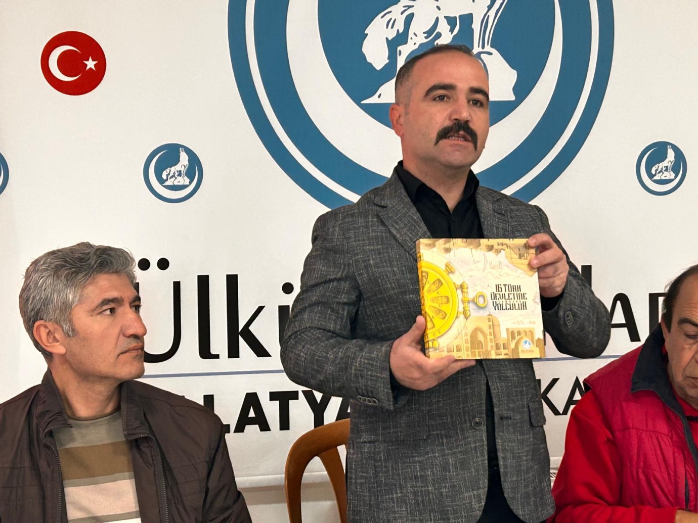 Ocak Başkanı, kitap ve dergileri tanıttı