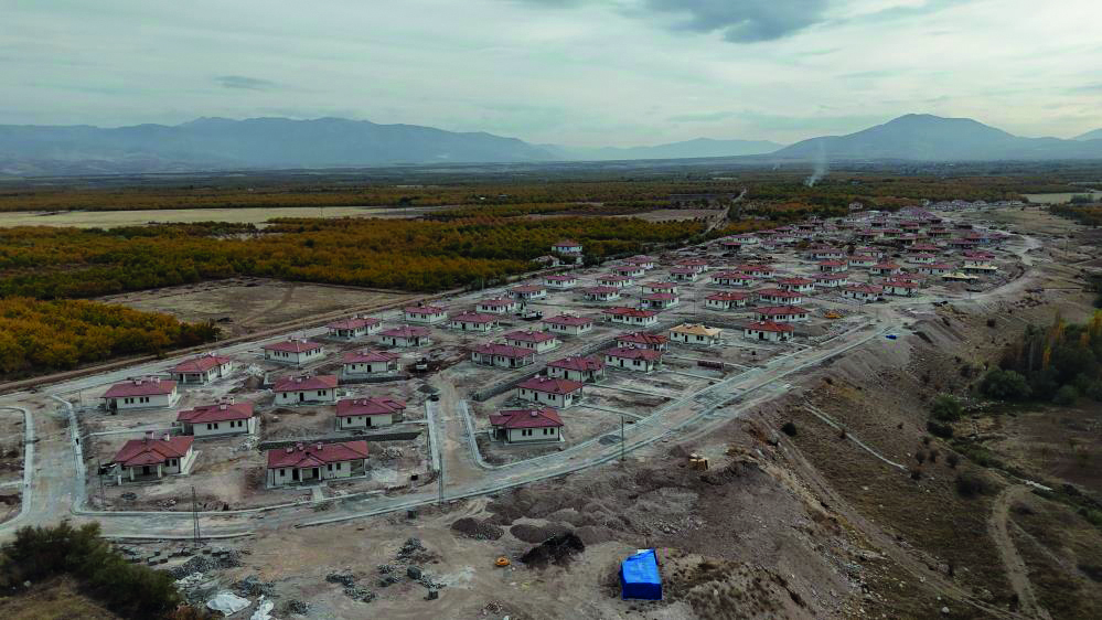 Deprem konutları hızla tamamlanıyor