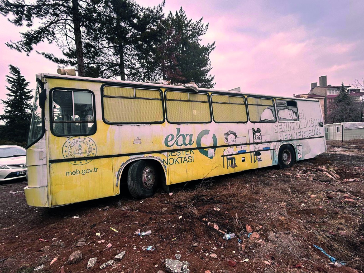 EBA Otobüsü Çürümeye Terk Edildi!