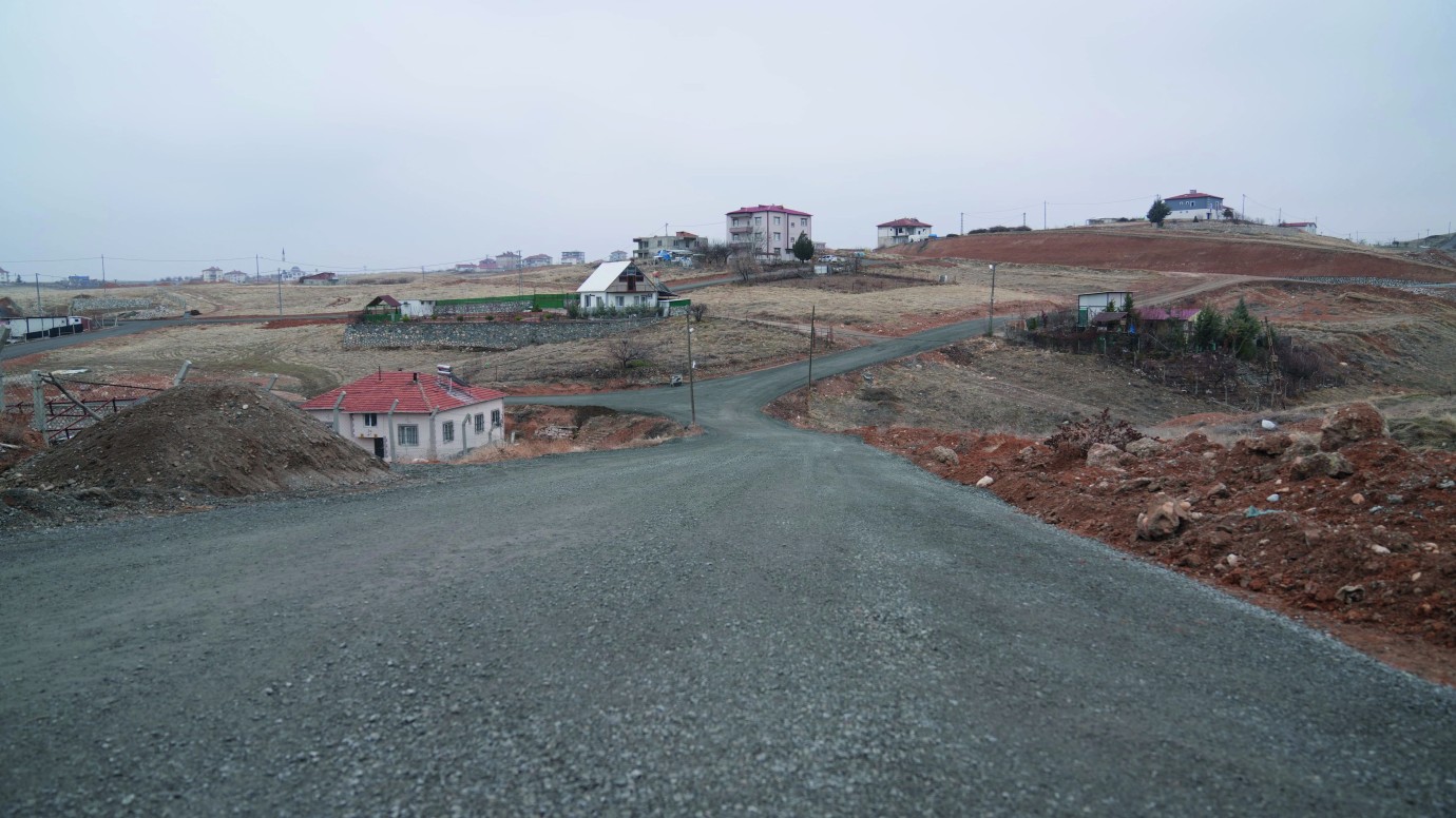 Kıraç Mahallesi’nde yol çalışmaları tamamlandı