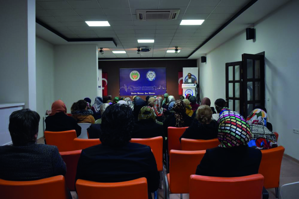 Kadın Akademisi programının ilk dersi medya okuryazarlığı
