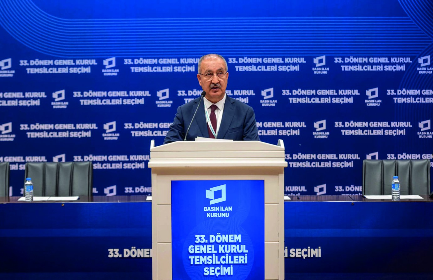 “Lütfen elinizi taşın altına koyun”