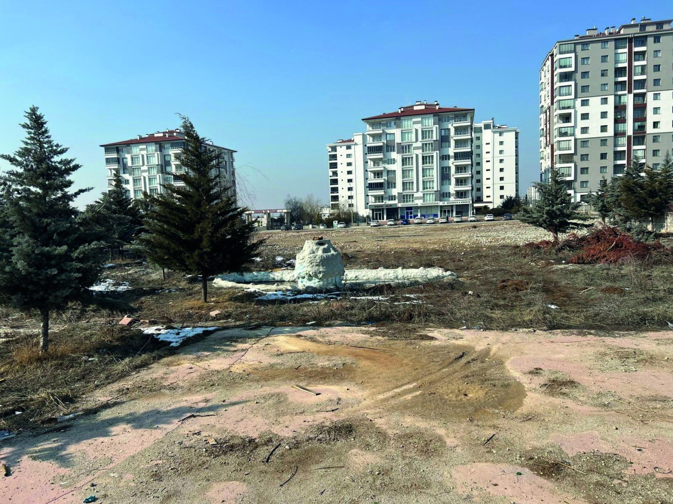 Büyüklük ve estetik depremin kurbanı oldu
