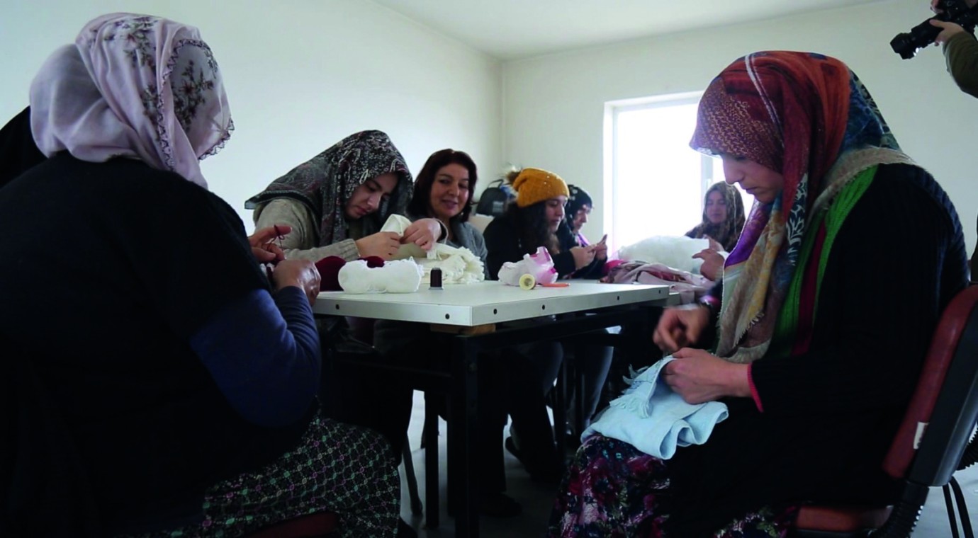 Yenice Köyü Dikiş Nakış Kursunda kadınlar el becerisi kazanıyor 