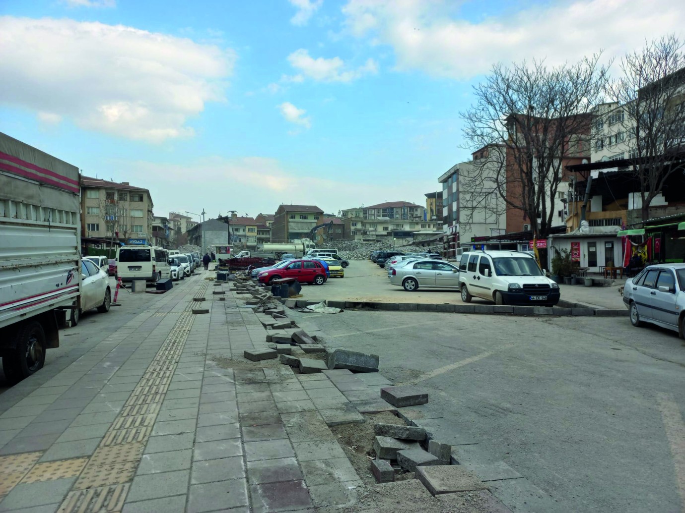 Minibüs ve otobüs duraklarının akıbeti belirsiz