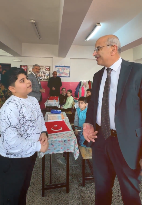 Başkan Sami Er, küçük Ahmet’in davetini geri çevirmedi