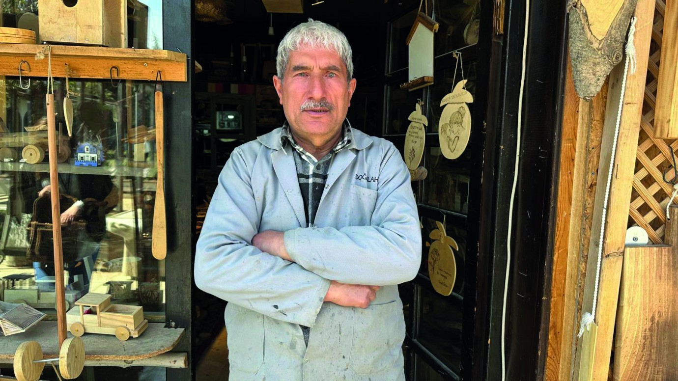 Mikail Fırat yarım asırdır ahşaba sanat katıyor