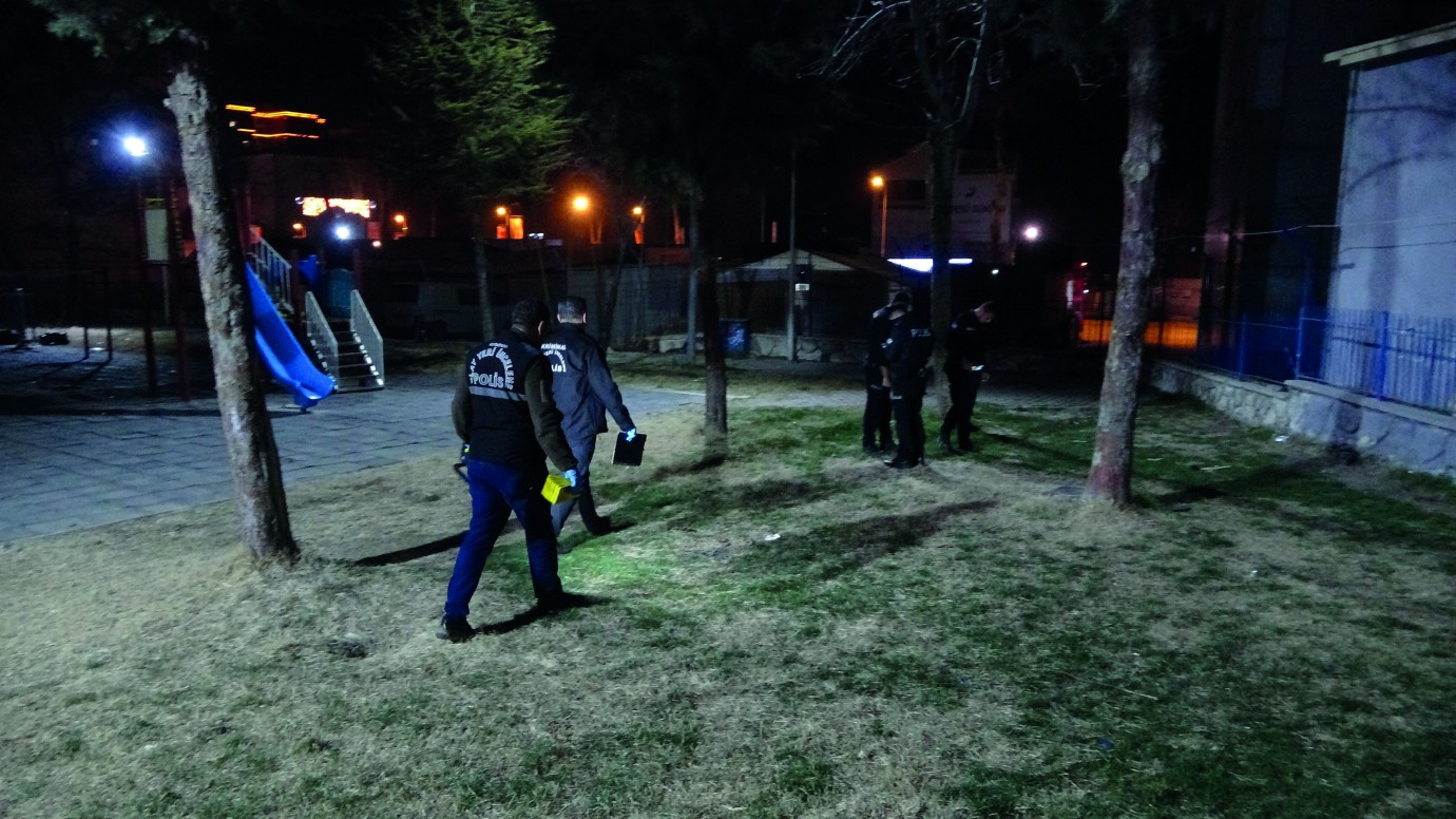 Kurşunlar havada uçuştu