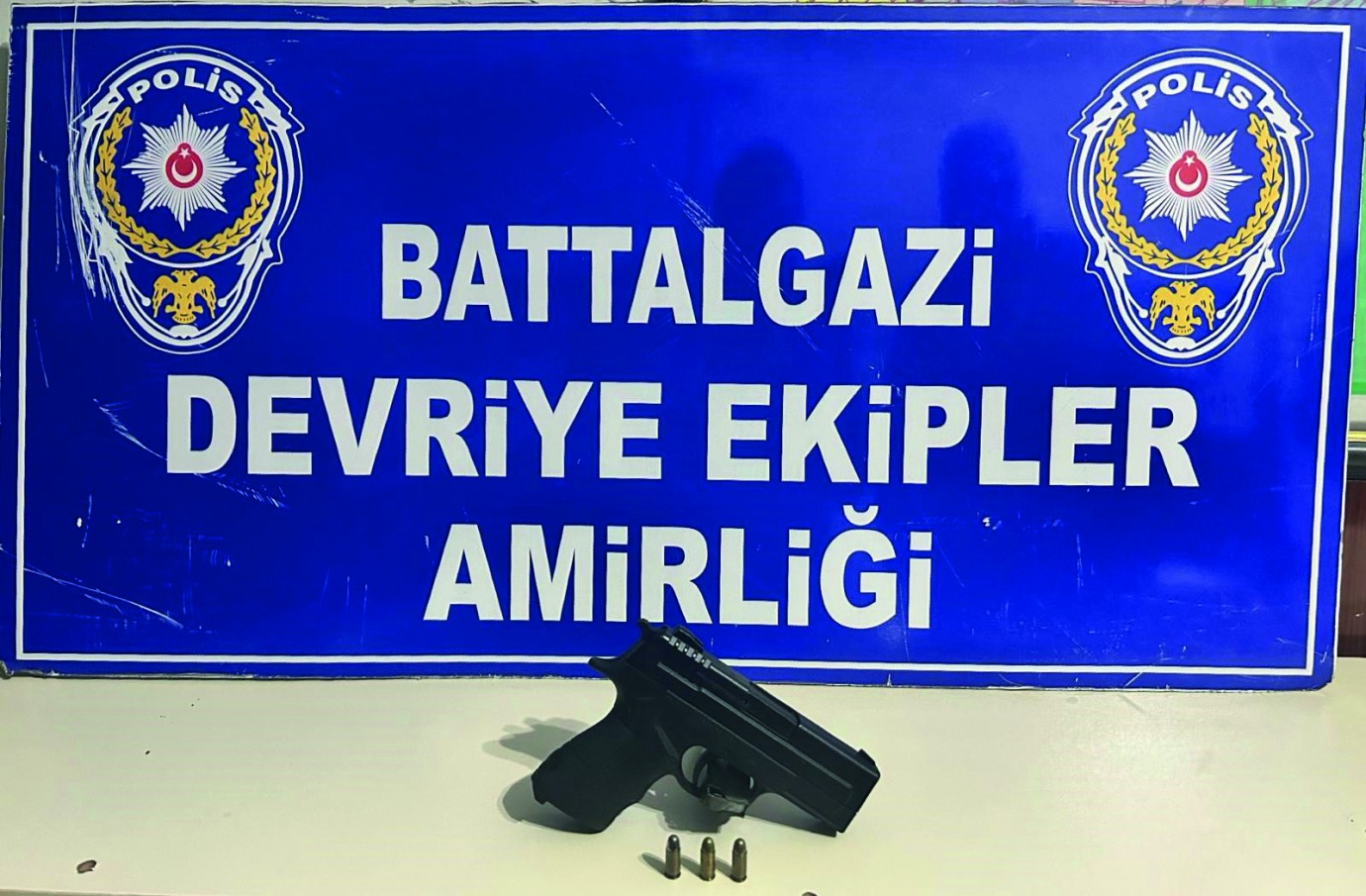 Ruhsatsız tabanca bulundu