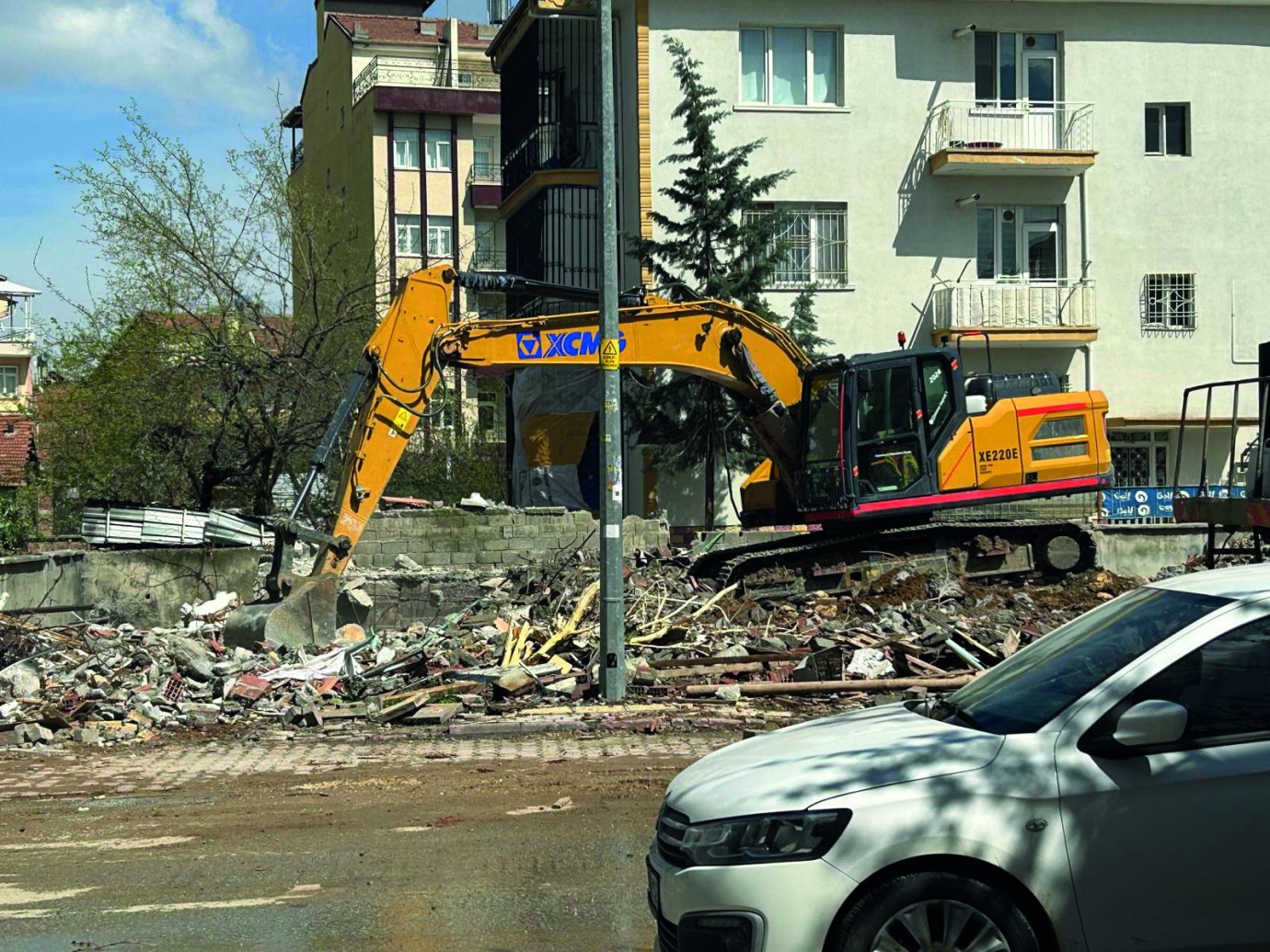 Malatya’da depremin izleri silinmeye devam ediyor