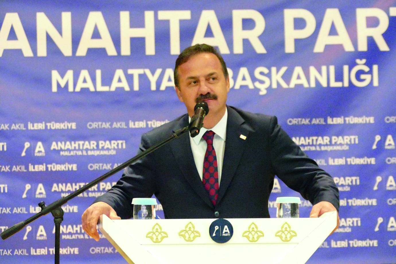 “Enkaz altında kalan devleti yanında bulamıyorsa siyaset neden var?”