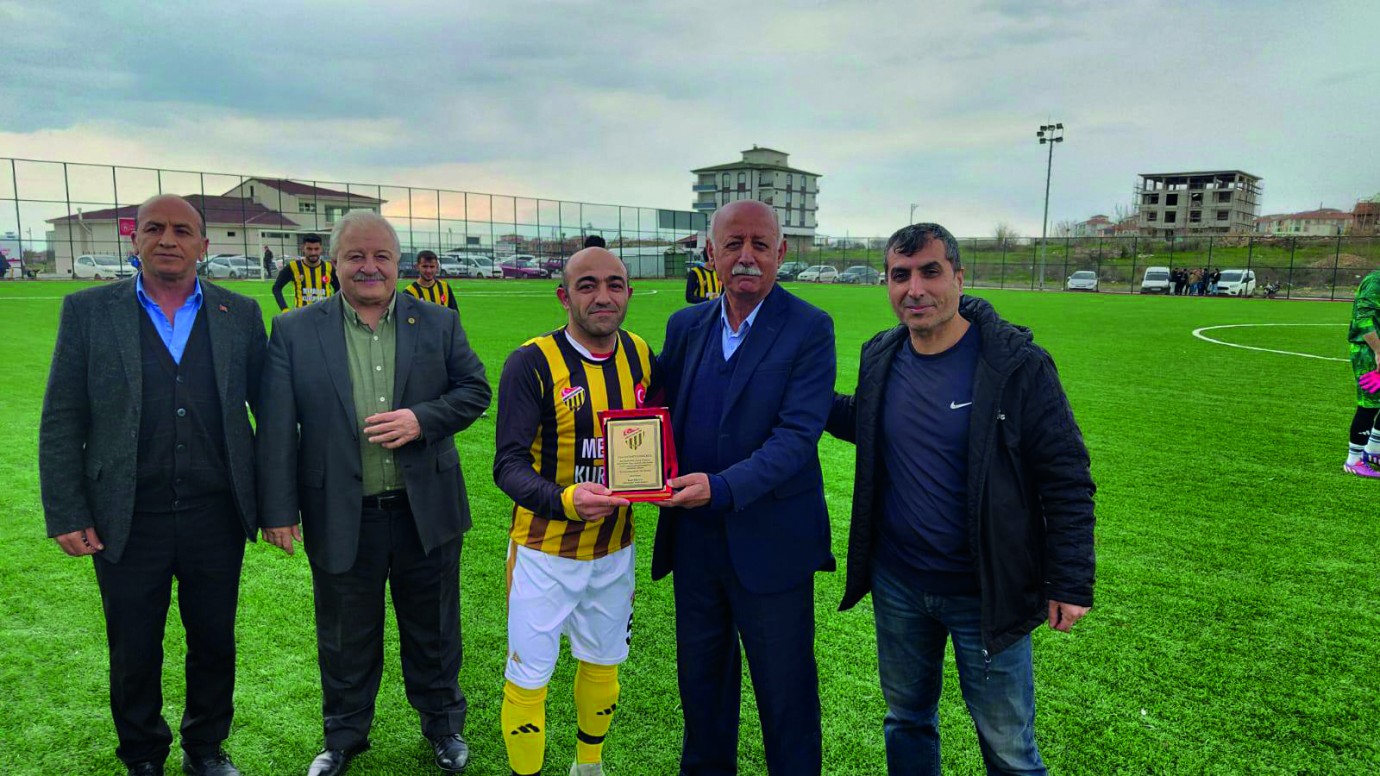 Orduzuspor Yönetiminden Anlamlı Plaket