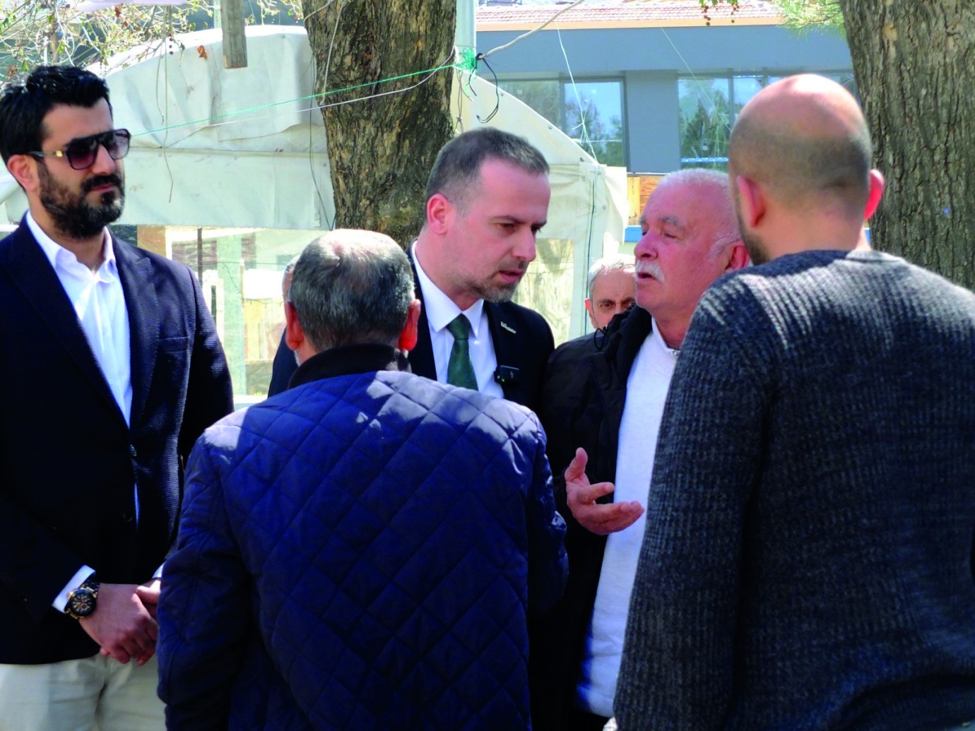 Karademir: Gündüzbey meydanı bir an önce yapılmalı