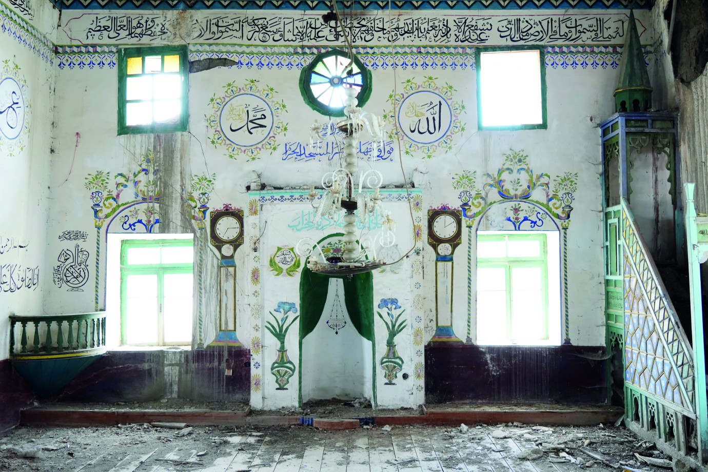 Ahşap işçiliği ile dikkat çeken cami yıkılma tehlikesi yaşıyor