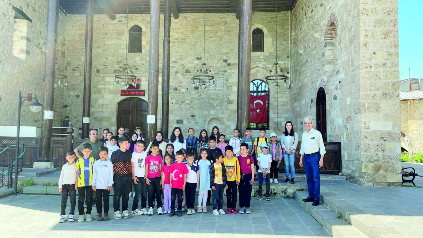 Arapgir Belediyesinden öğrencilere tarih ve kültür gezisi