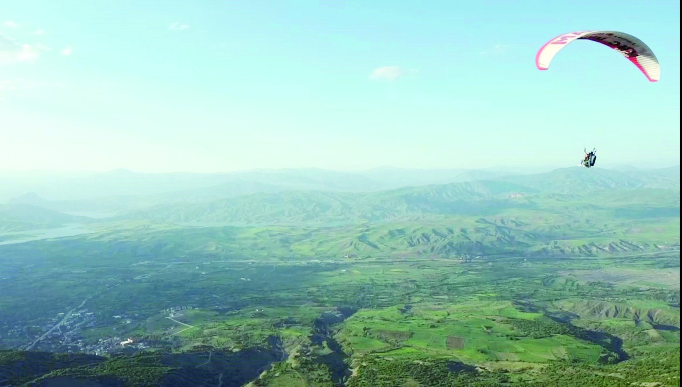 Akıncılar'da yamaç paraşütü uçuşları başladı