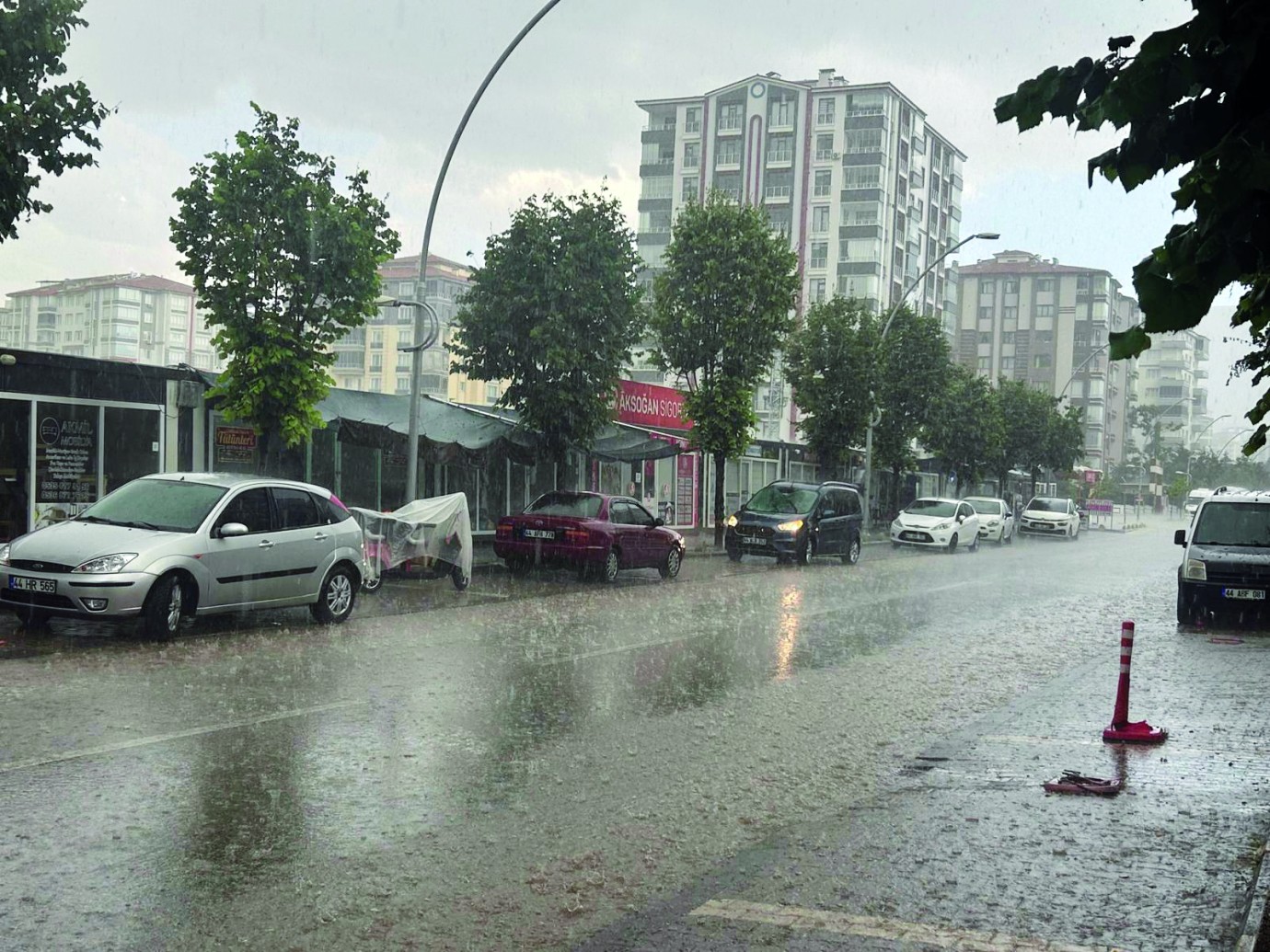 Deprem, zirai don, şimdi de yağmur ve dolu