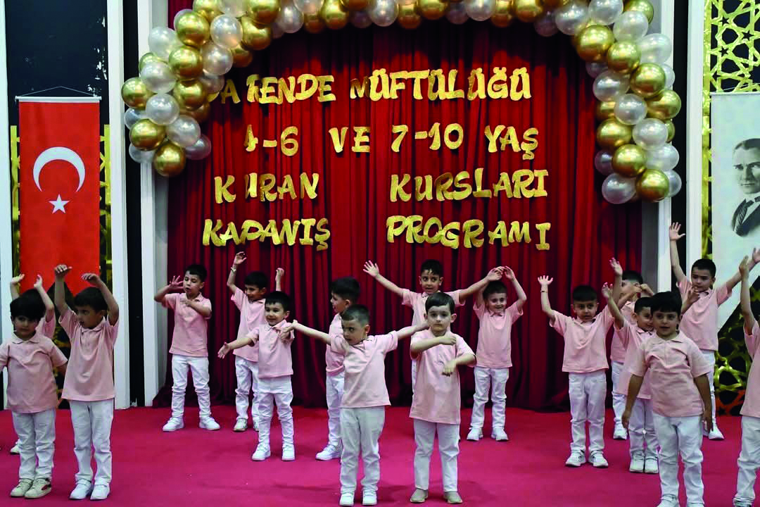 Kur’an kurslarının yılsonu kapanış programı yoğun ilgi gördü