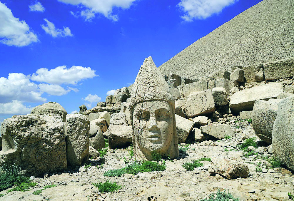 Nemrut Dağı: Tarih ve Doğanın Eşsiz Buluşma Noktası