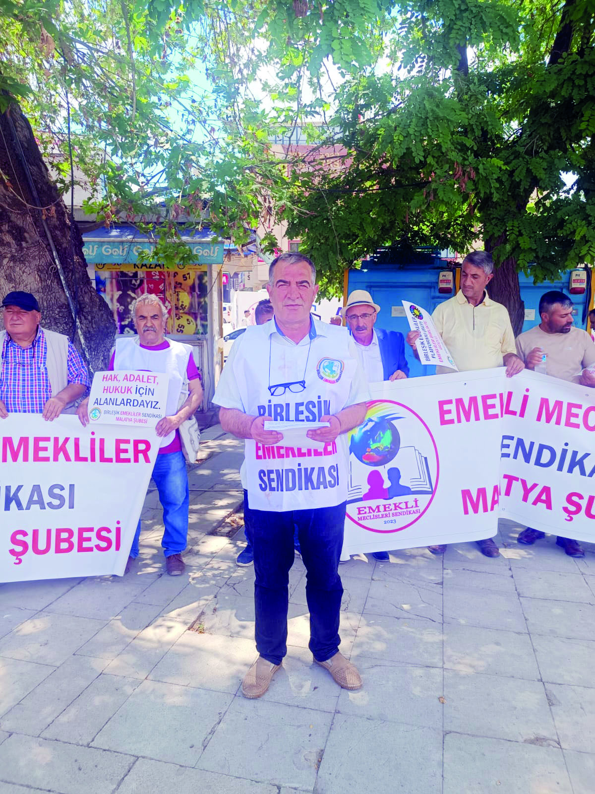 EMEKLİNİN GÖNLÜNÜ KAZANAN İKTİDARI DA KAZANIR
