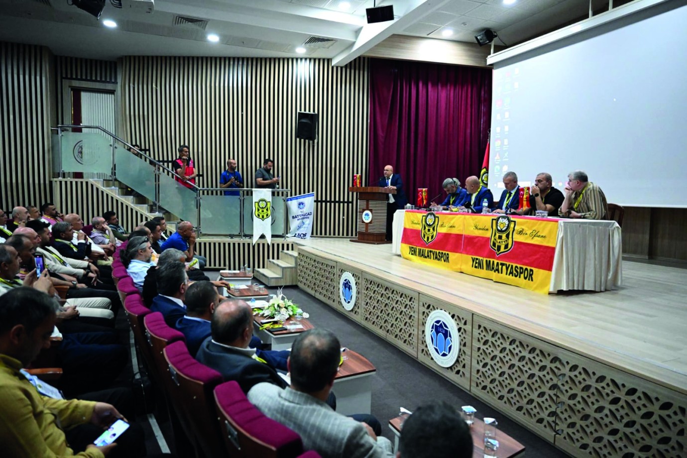YMS’de seçim sona erdi: Yeni başkan “Haşim Karadağ”