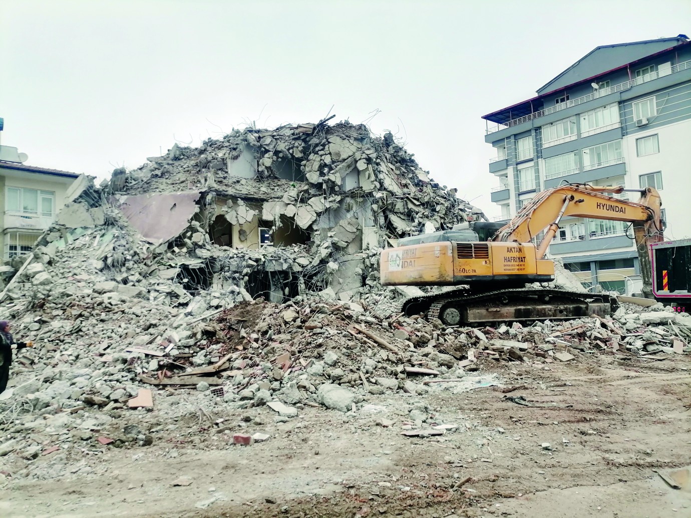 Malatyalılar toz, çamur ve beton yığınlarıyla baş başa!