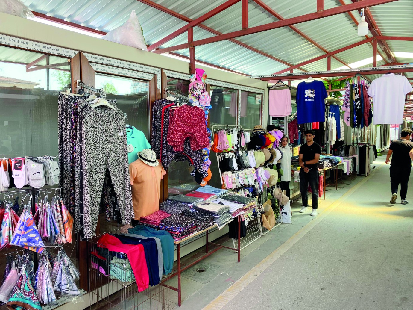 Kanalboyu esnaf çarşısı AVM’leri aratmıyor