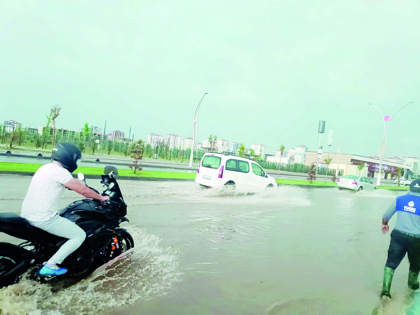 “Daha fazla yağsaydı alt yapı dayanmazdı”