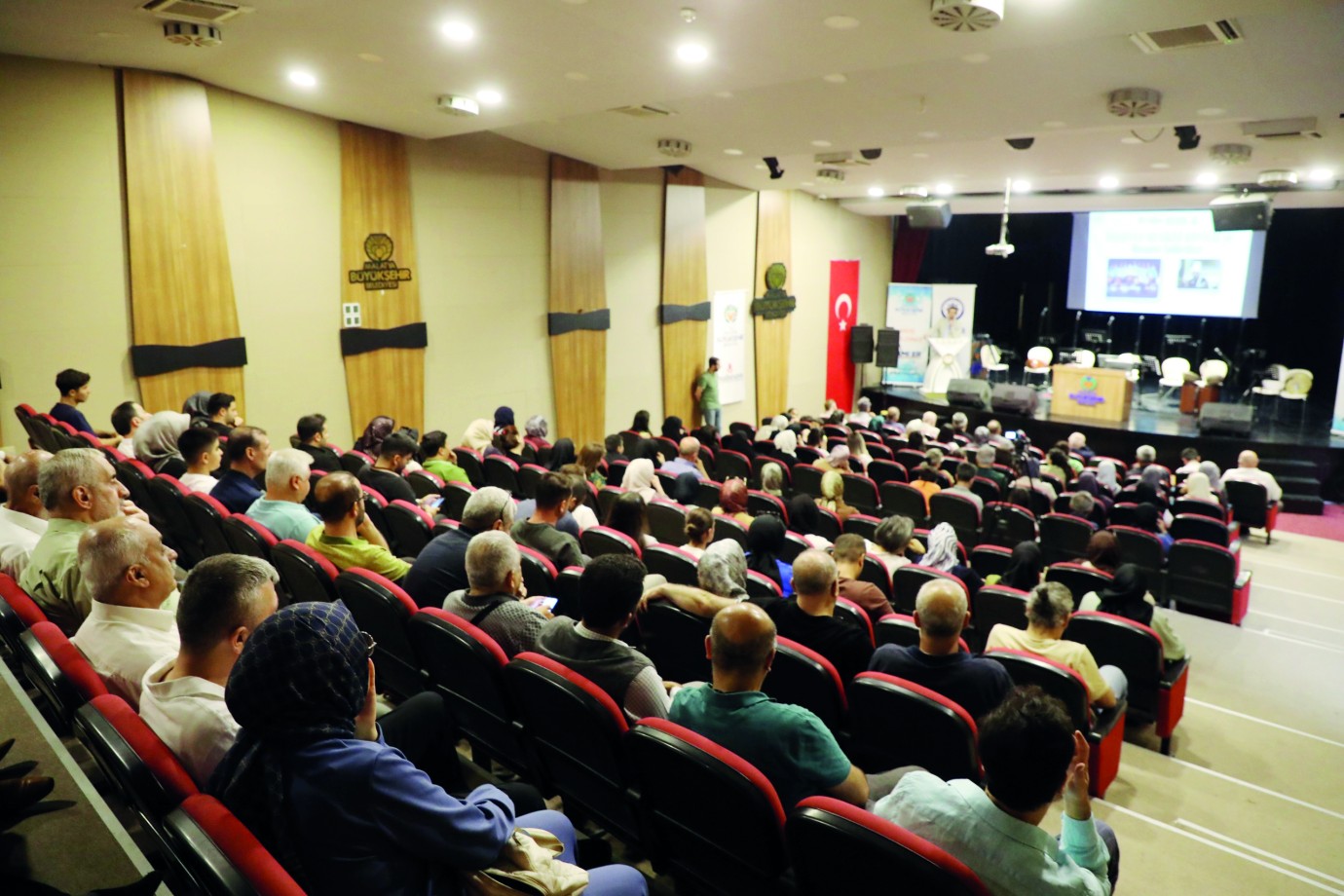  “Şehirle birlikte gönüllerimizi de inşa etmek durumundayız”
