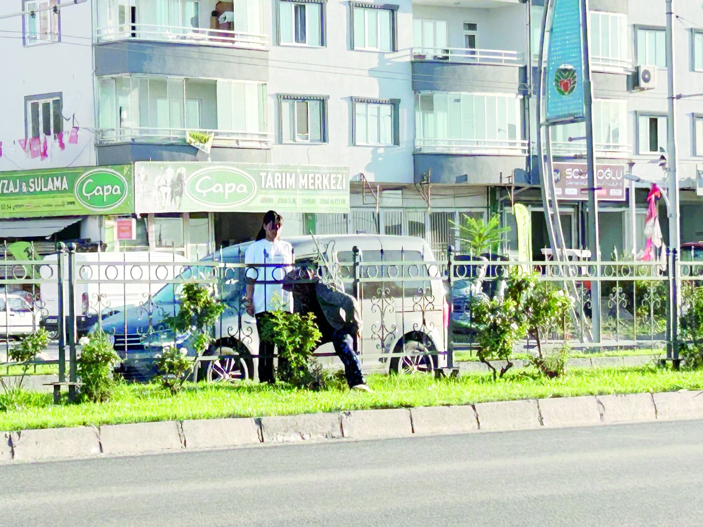 Üst geçit göz ardı edildi, tehlike davet edildi
