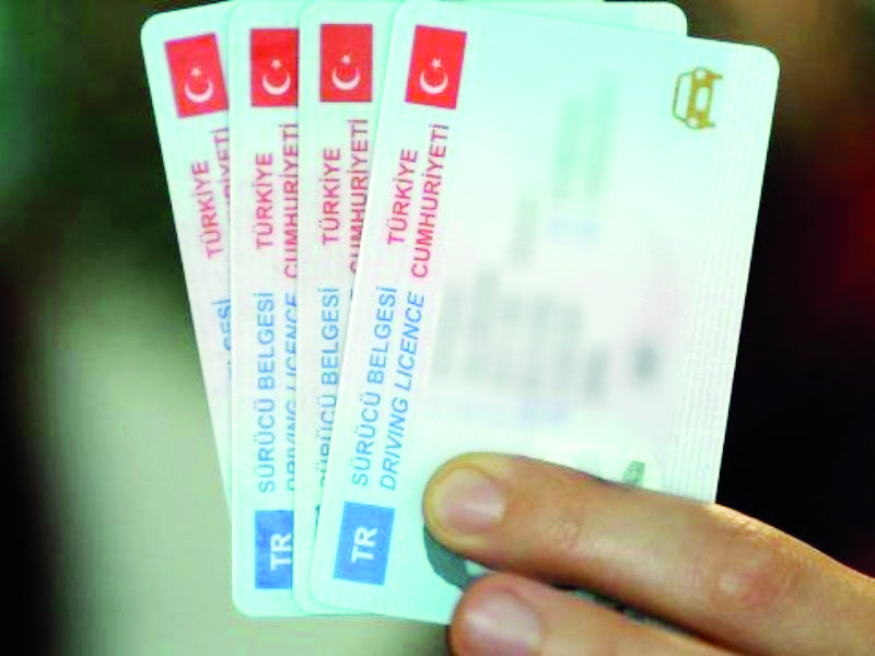 Ehliyetini yenilemeyen yandı!