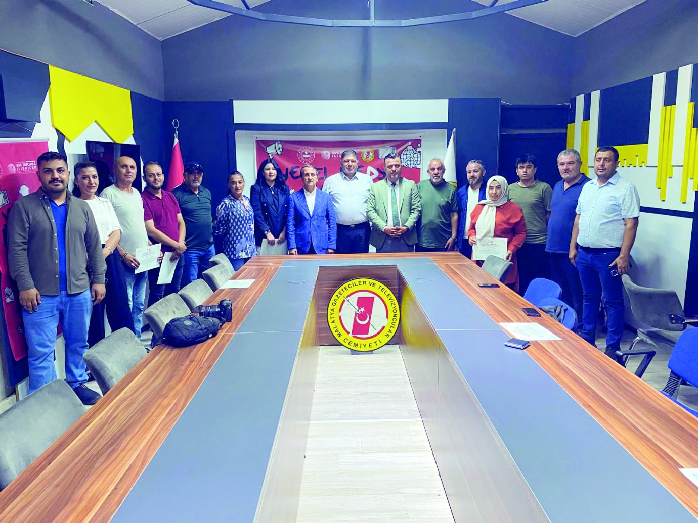 Yerel Medya Akademisi kursiyerleri sertifikalarını aldı