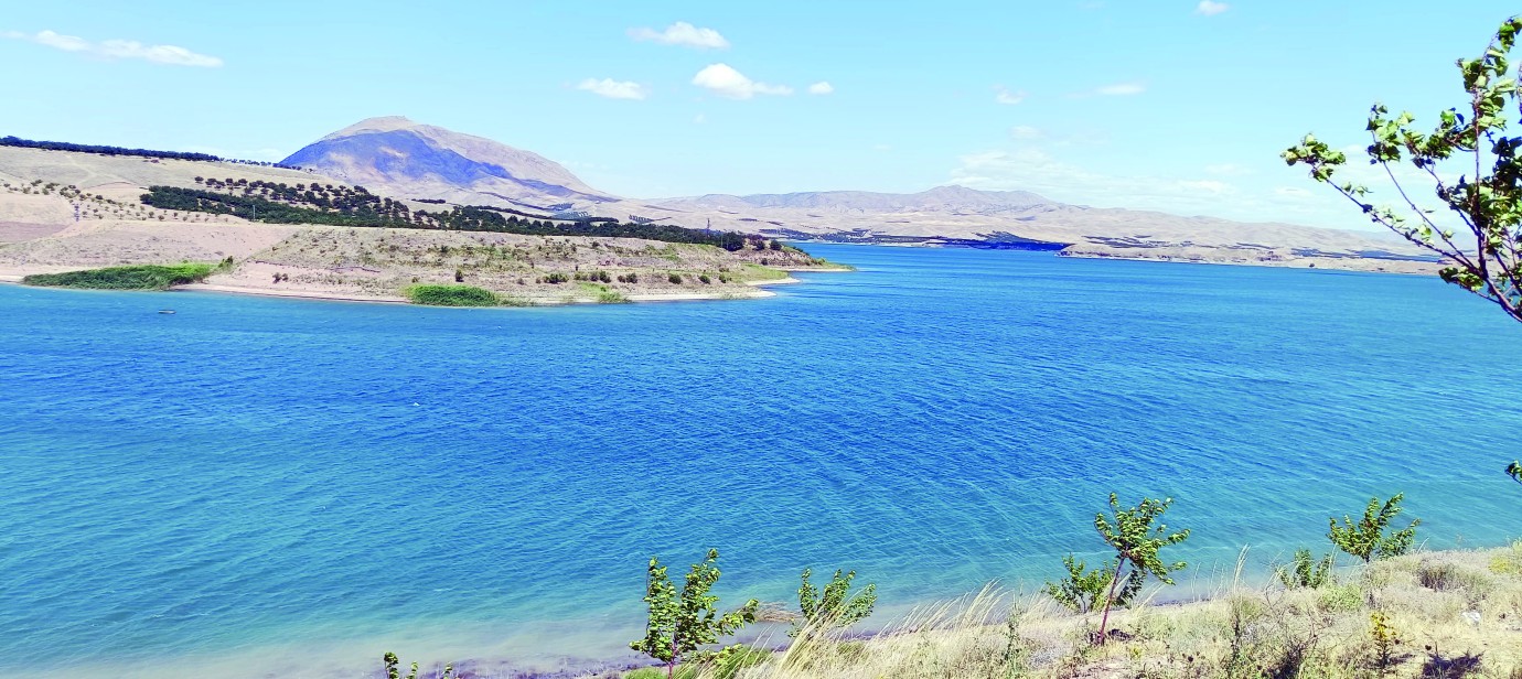 Boztepe Recai Kutan Barajı görsel şov sunuyor