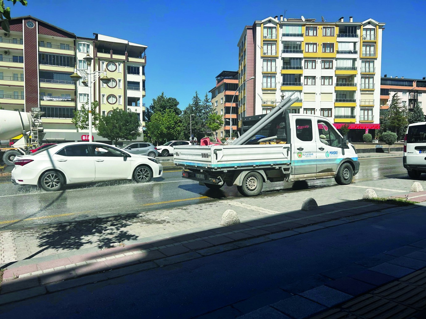 SU KANALI TAŞTI, YOL GÖLE DÖNDÜ