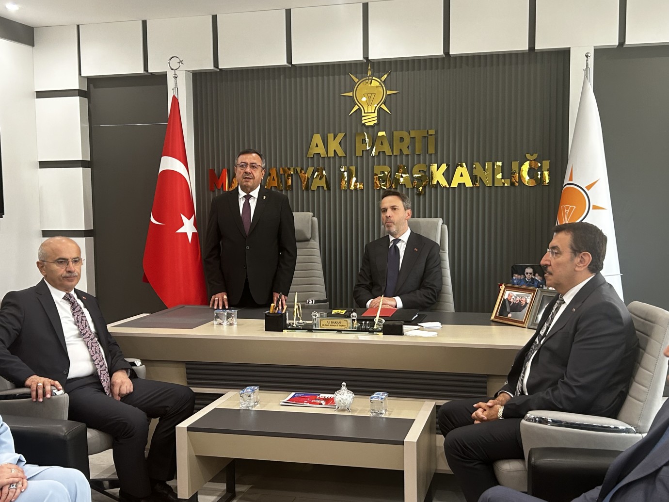 Bakan Bayraktar’dan AK Parti’ye ziyaret 