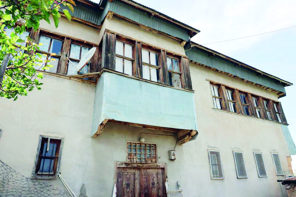 Kırk kapılı konak tarihe ışık tutmaya devam ediyor