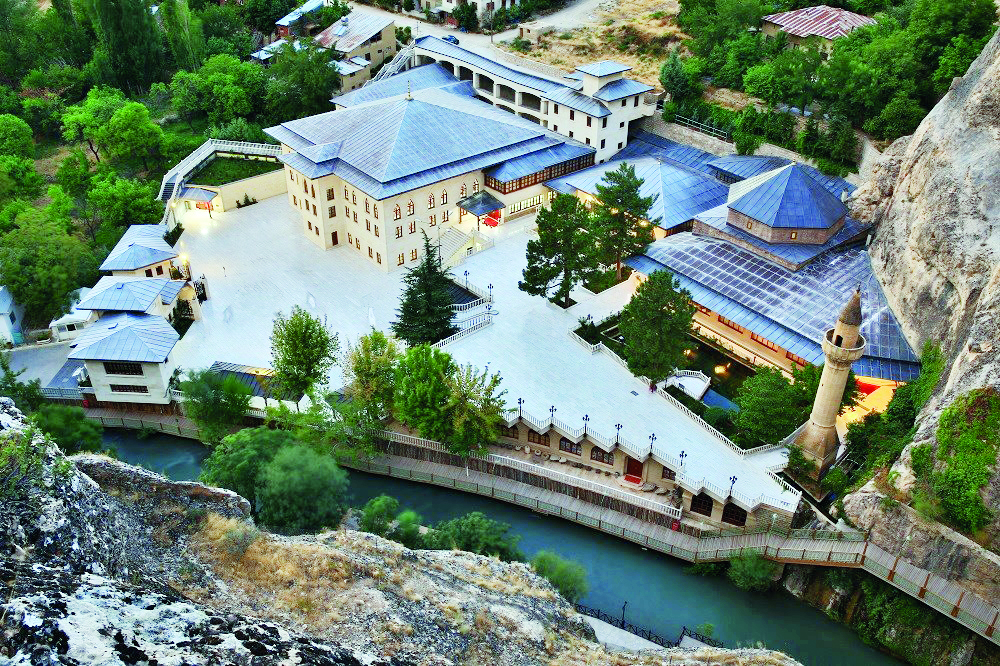 Turistlerin ilgi odağı: Somuncu Baba