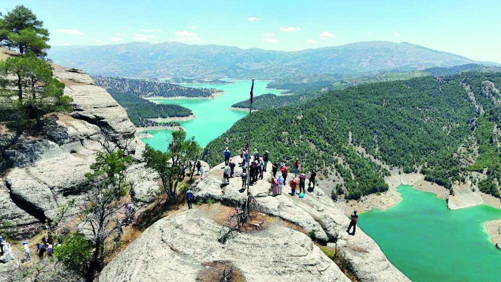 Güredil Kalesi göz dolduruyor