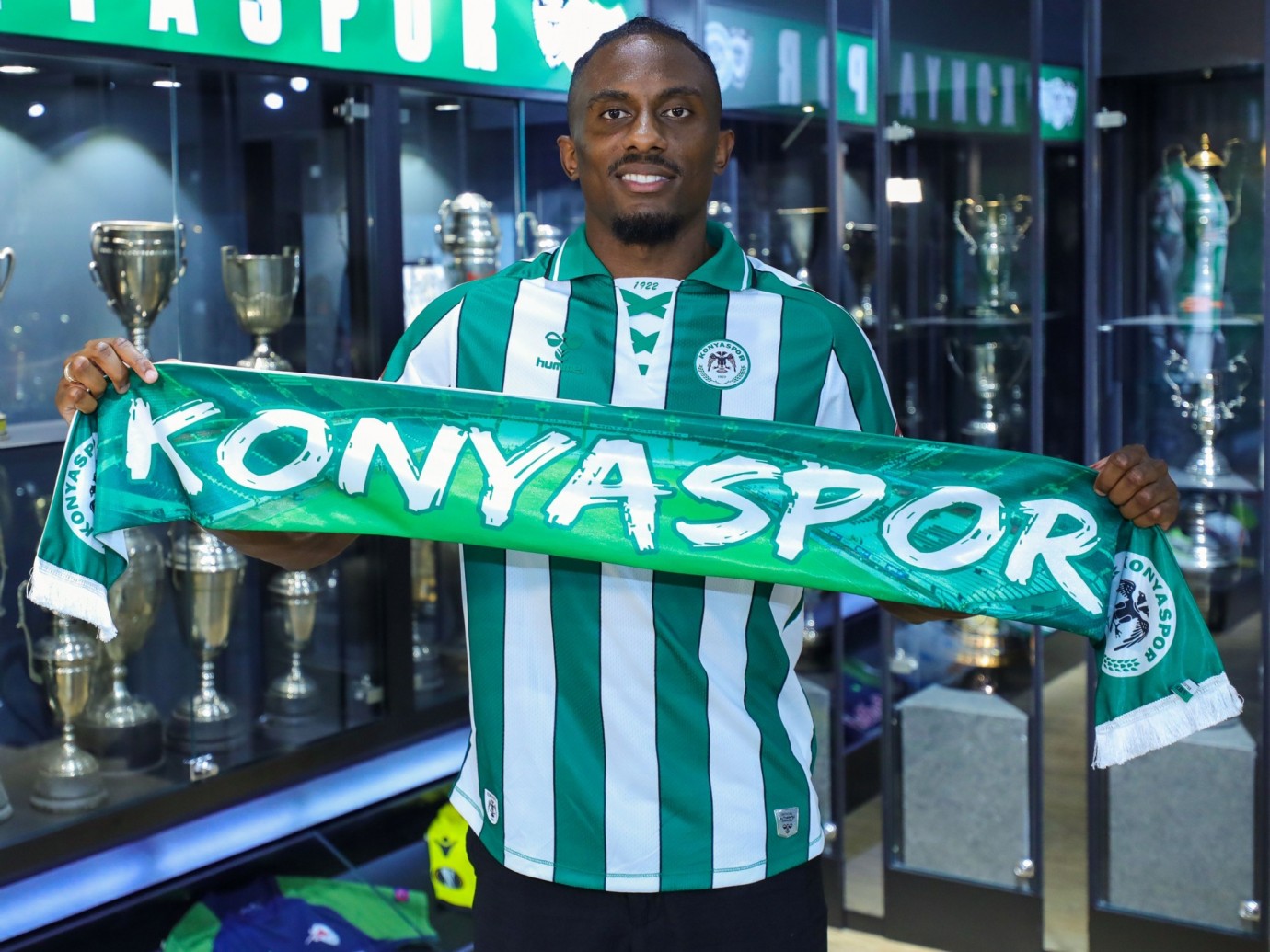Konyaspor, Yhoan Andzouana'yı kadrosuna kattı