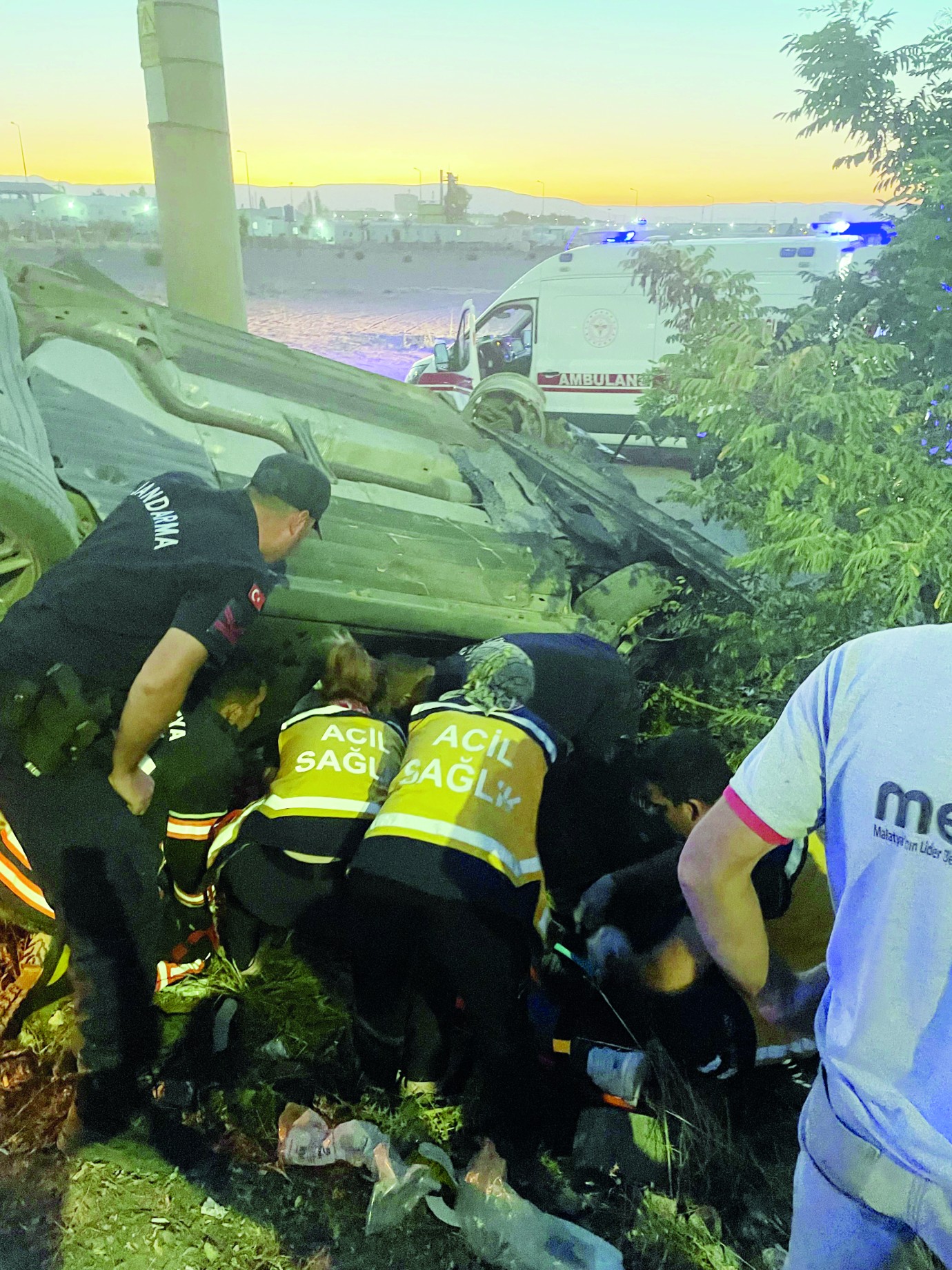 İkizce ’de trafik kazası: 3 yaralı kurtarıldı